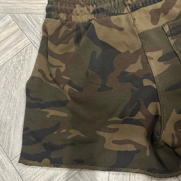 YoungLA Men's Camo Athletic Shorts - Picture 7 of 7